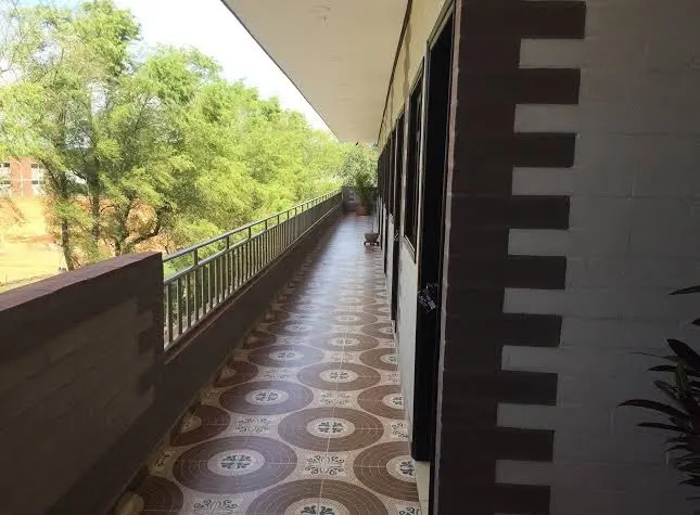 Hollywood Paradise Hotel