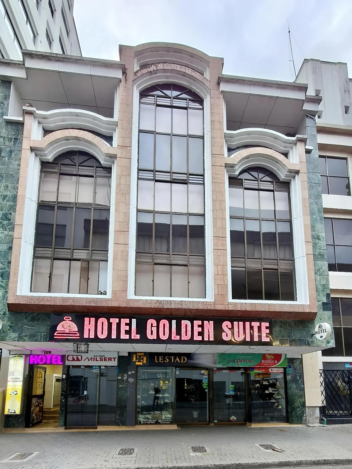 HOTEL GOLDEN SUITE